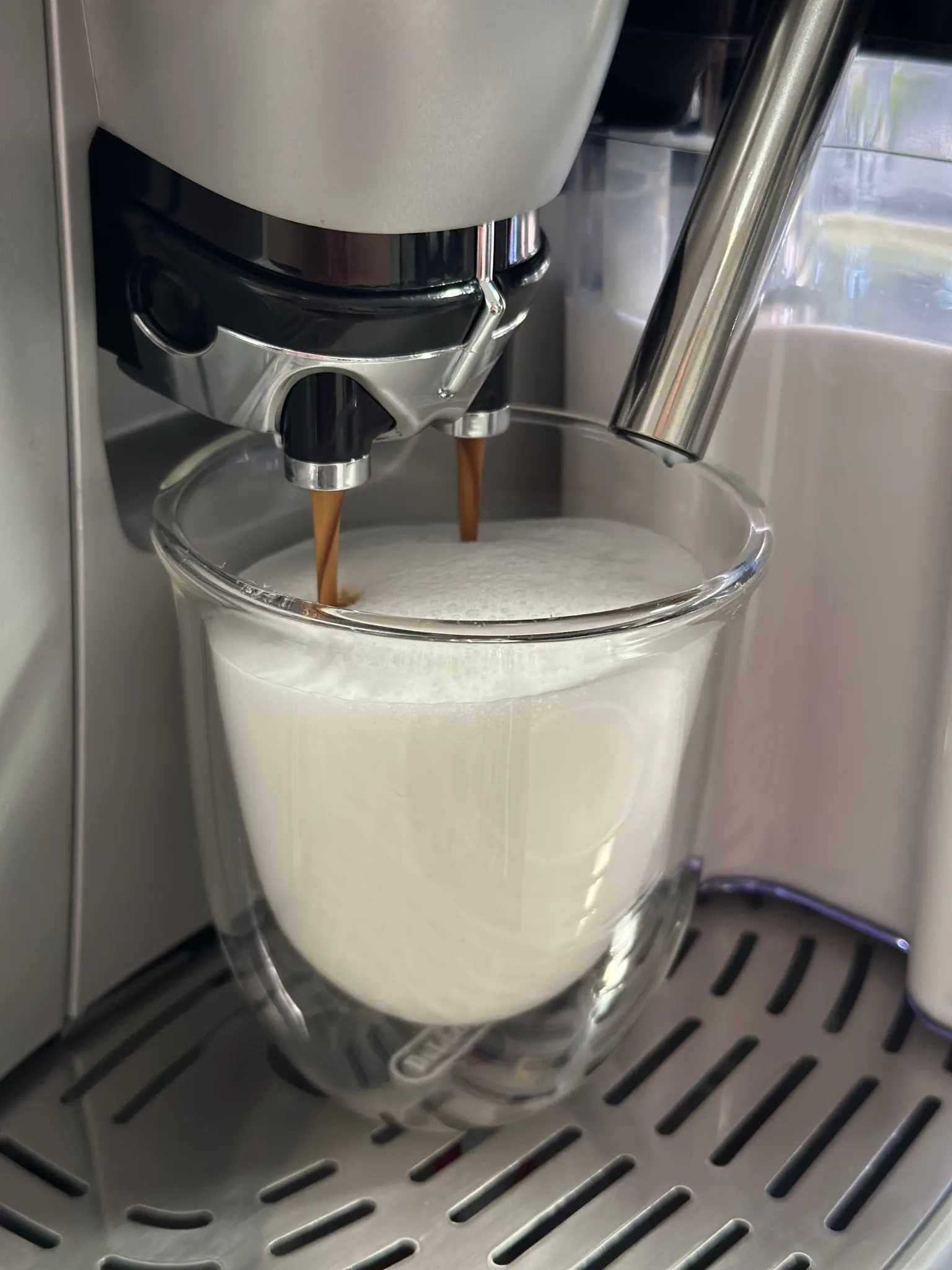 Кафемашина DeLonghi Magnifica Pronto Cappuccino