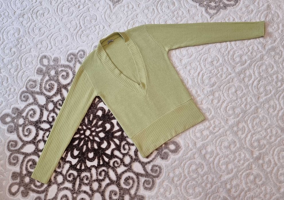 Bluza verde fistic marimea M, pulover decolteu in V