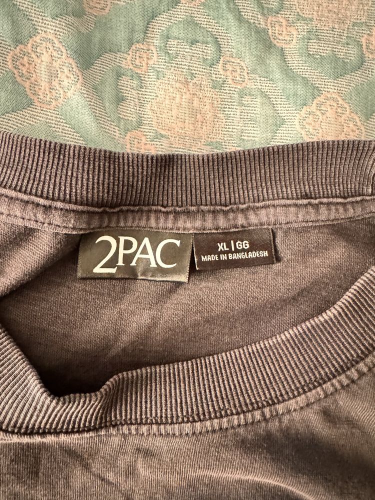 Продам оригинальную футболку 2PAC (cotton on)