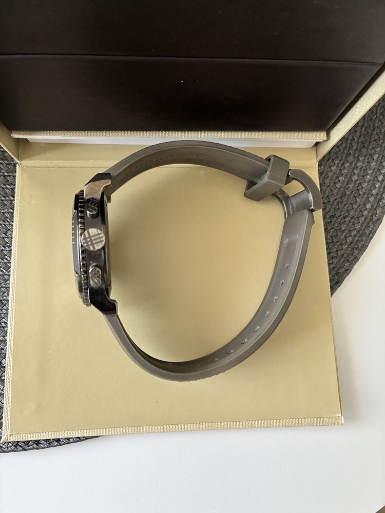 Часовник Burberry BU2302 Swiss Made