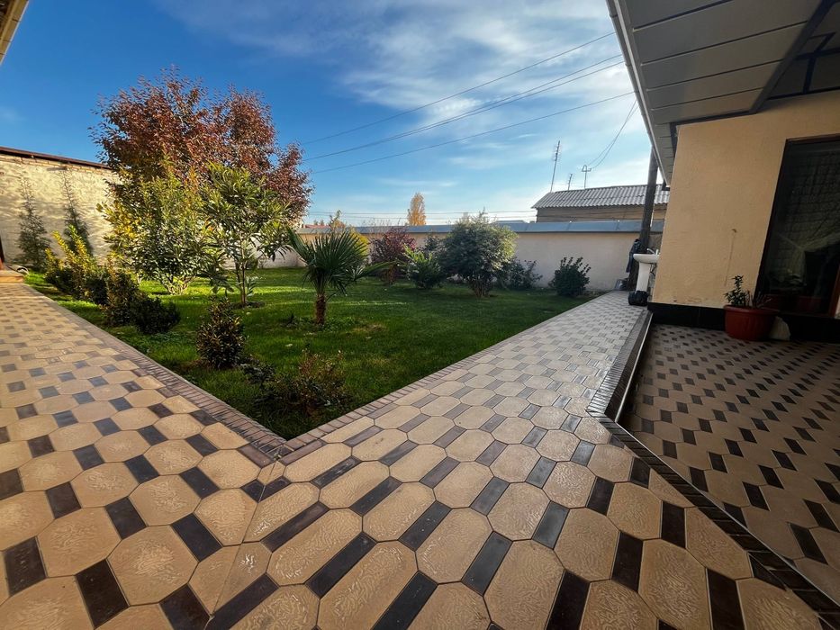 Чирчик шахрида ховли сотилади.