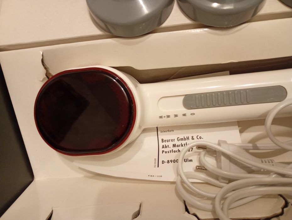 Vând un aparat de Masaj cu infla roșu că și nou model BEURER MG 20