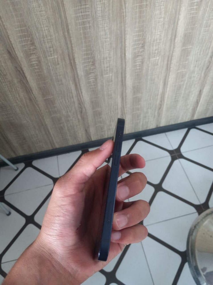 iphone 12mini айби юк каробка дакумент царапиналари бор лекин кам