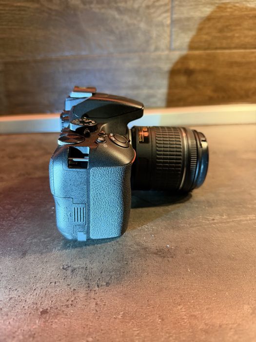 Vand Nikon d3500 + obiectiv 18-55 mm