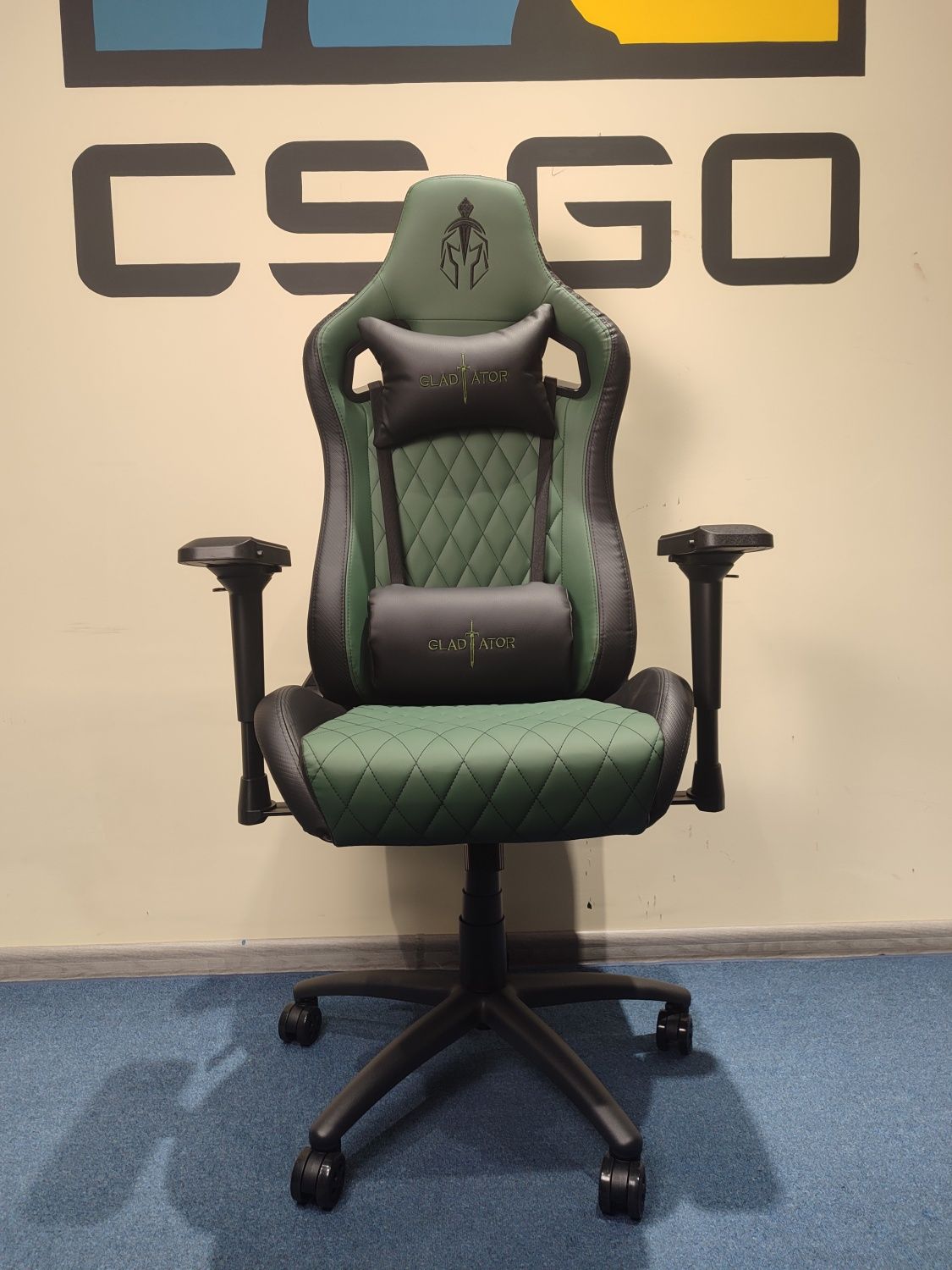 Компьютерное игровое геймерское кресло модель Gladiator  green