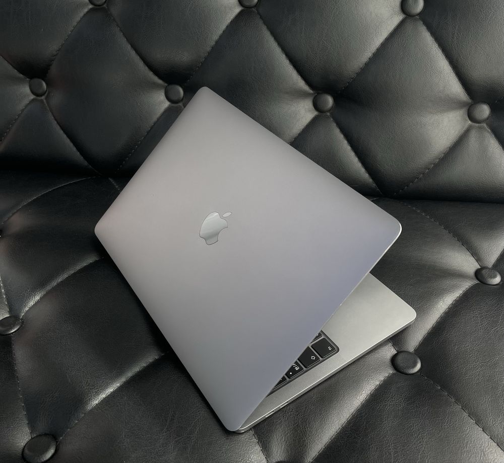 Apple MacBook Pro 2020 года в идеальном состояние