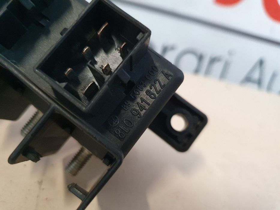 Bloc relee VOLKSWAGEN GOLF IV 1J1 1997 - 2007 1.6 16V ATN, AUS, AZD, BCB 8L0941822A