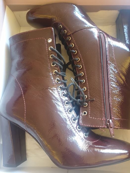 Дамски боти в бордо от естествен лак