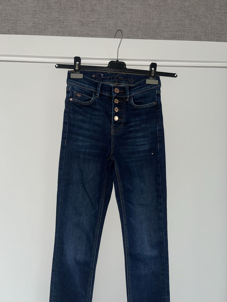 Дънки  на  Guess