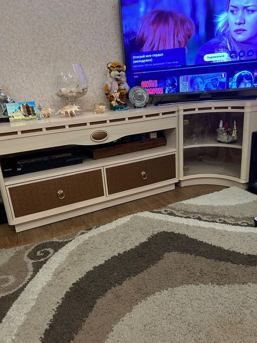 Продам угловую тумбу