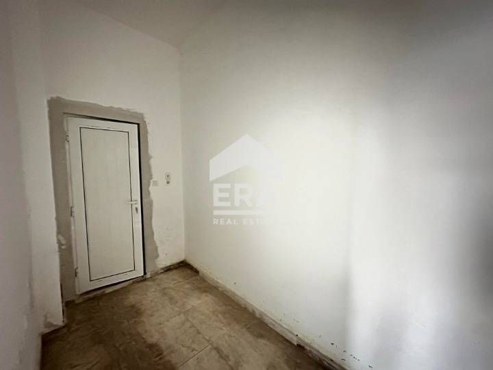 Продава се помещение, за търговска дейност