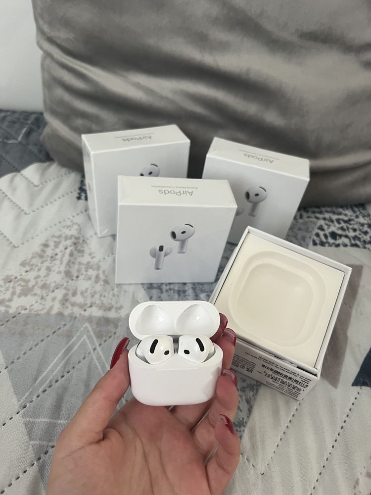 Продавам слушалки Apple AirPods 4 ANC