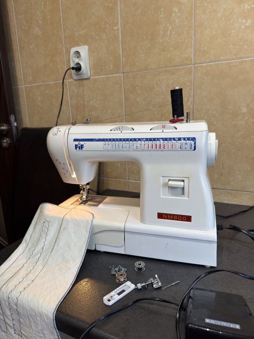 Masina de cusut festinat si butoniere ((ca nou)