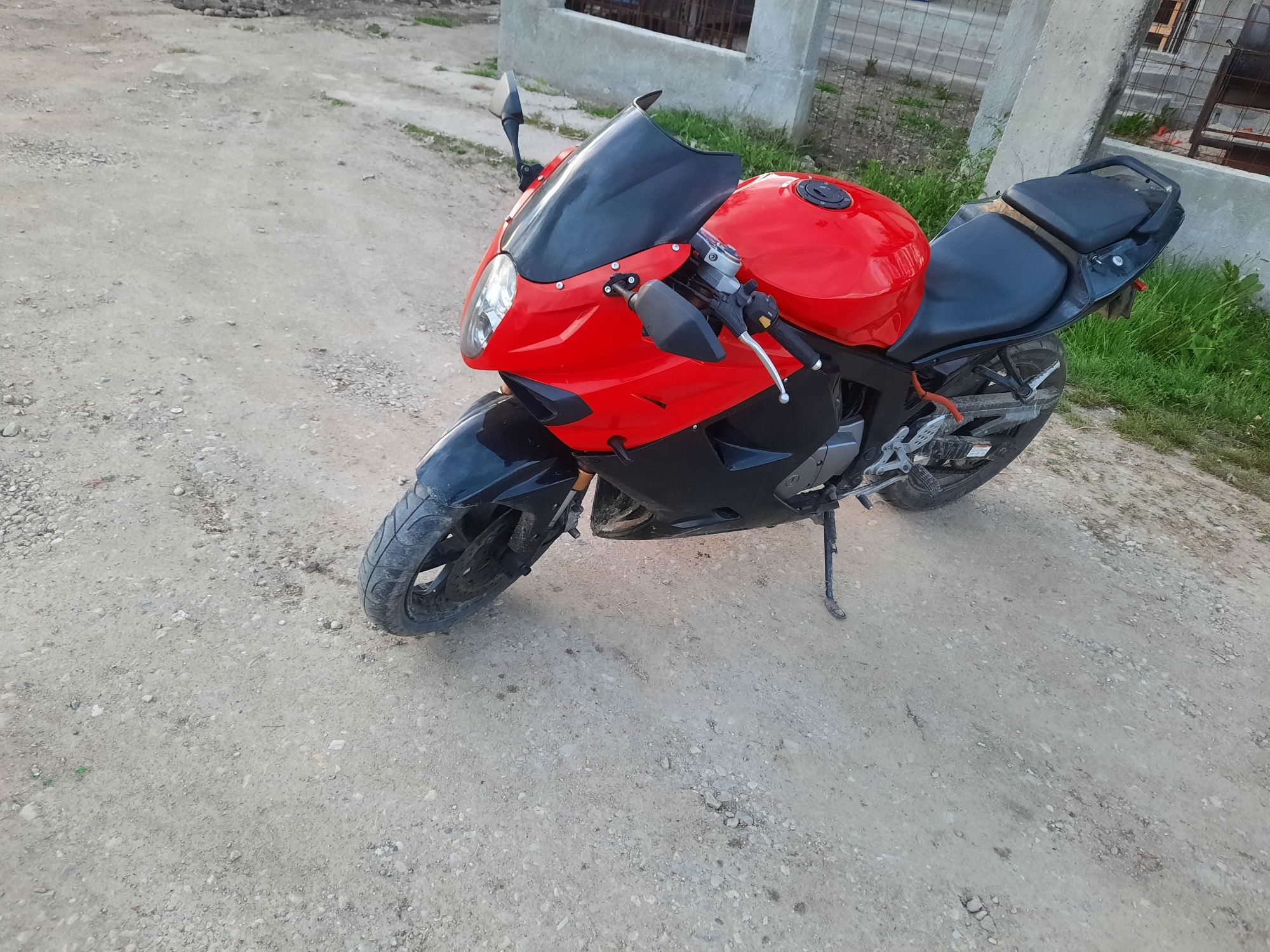 Vând hyosung gt250r