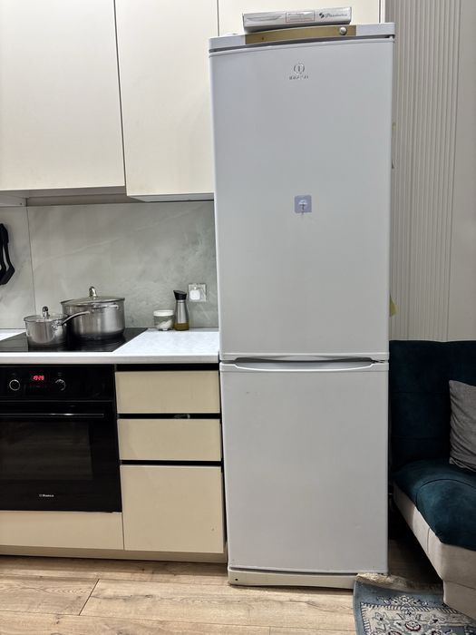 Холодильник indesit