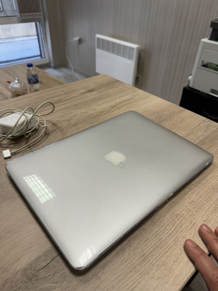 MacBook air 13 inch като нов