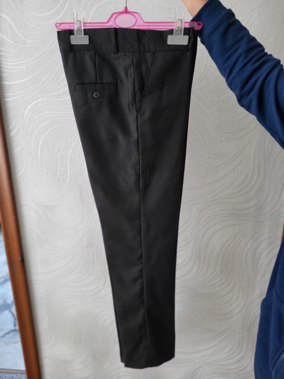 Черные модные брюки
