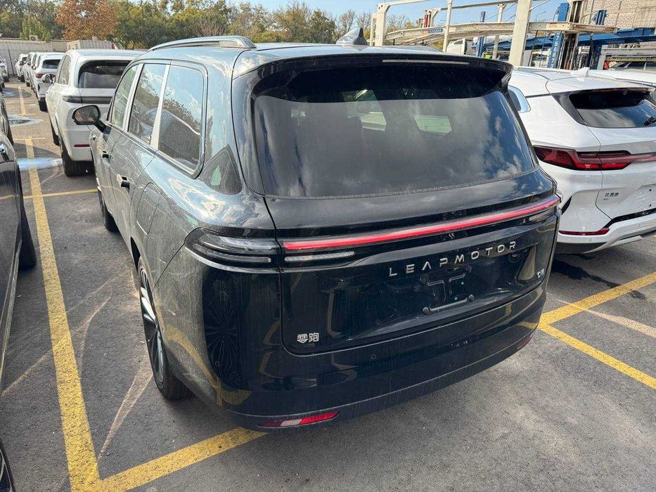 Leapmotor c16 модель 2026 гибрид 280km апельсин, массаж, холодильник.