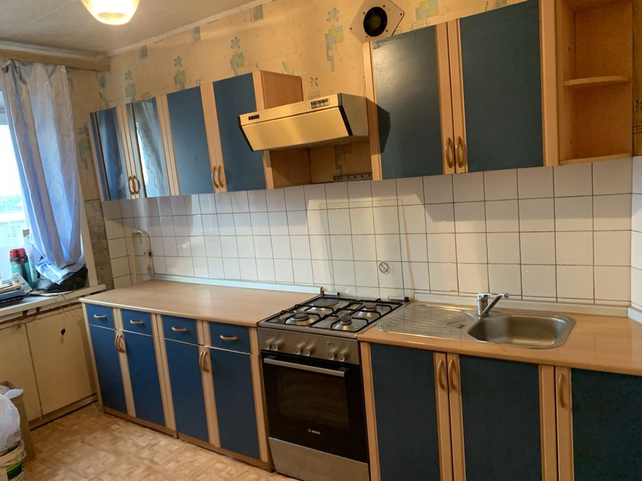 Продам кухонный гарнитур. Длина 280 см.