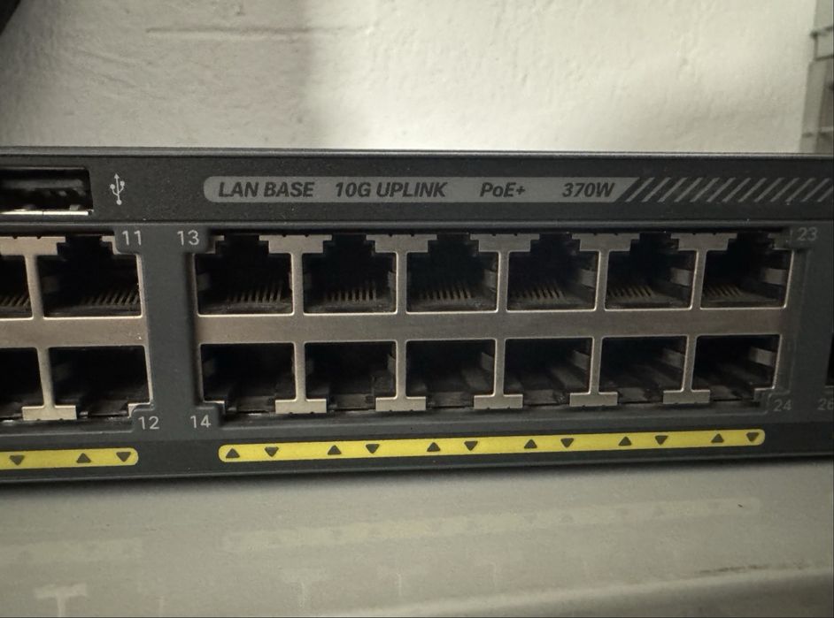 Vand switch Cisco 48 port PoE 2960X nou