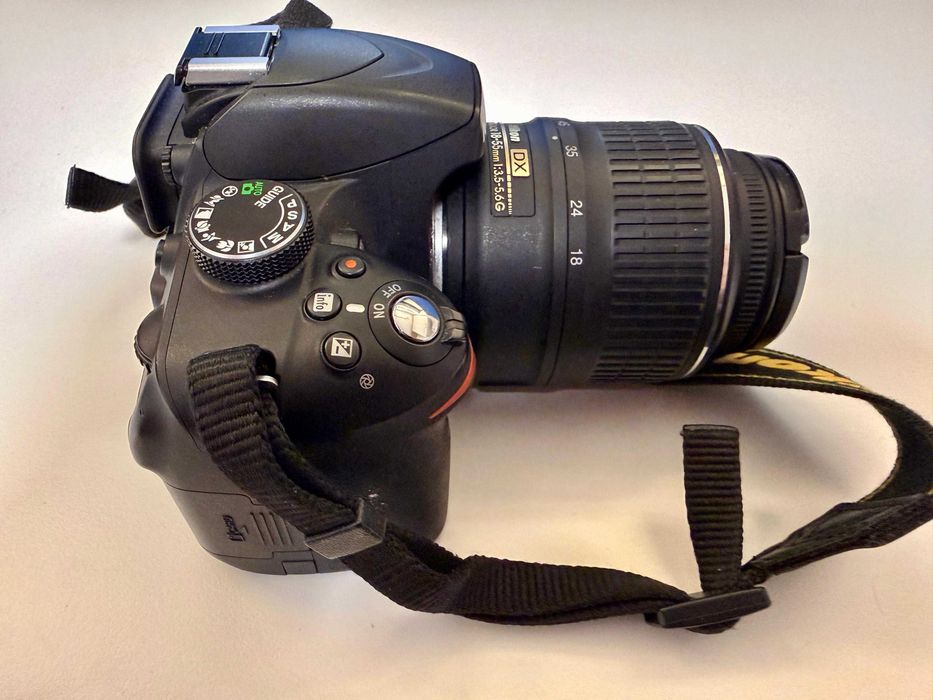 Aparat foto DSLR Nikon 3200 cu 2 obiective
