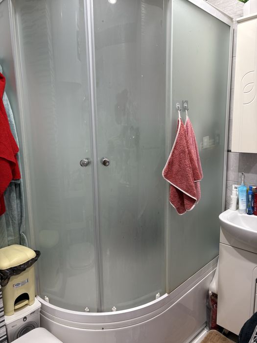 Душевая кабина в хорошем состоянии