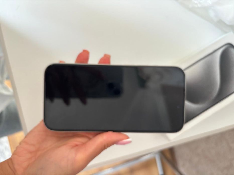 Продам телефон Iphone 15 Pro
