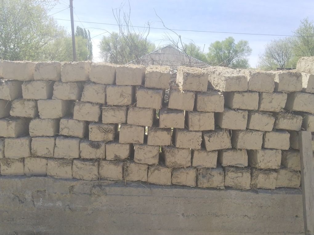 Саманые кирпичи продаю