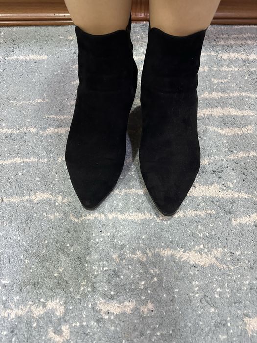 Продам осенние замшевые ботинки