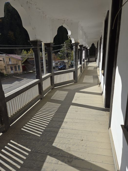 Cladire comerciala - subsol 100 mp + etaj 450 mp