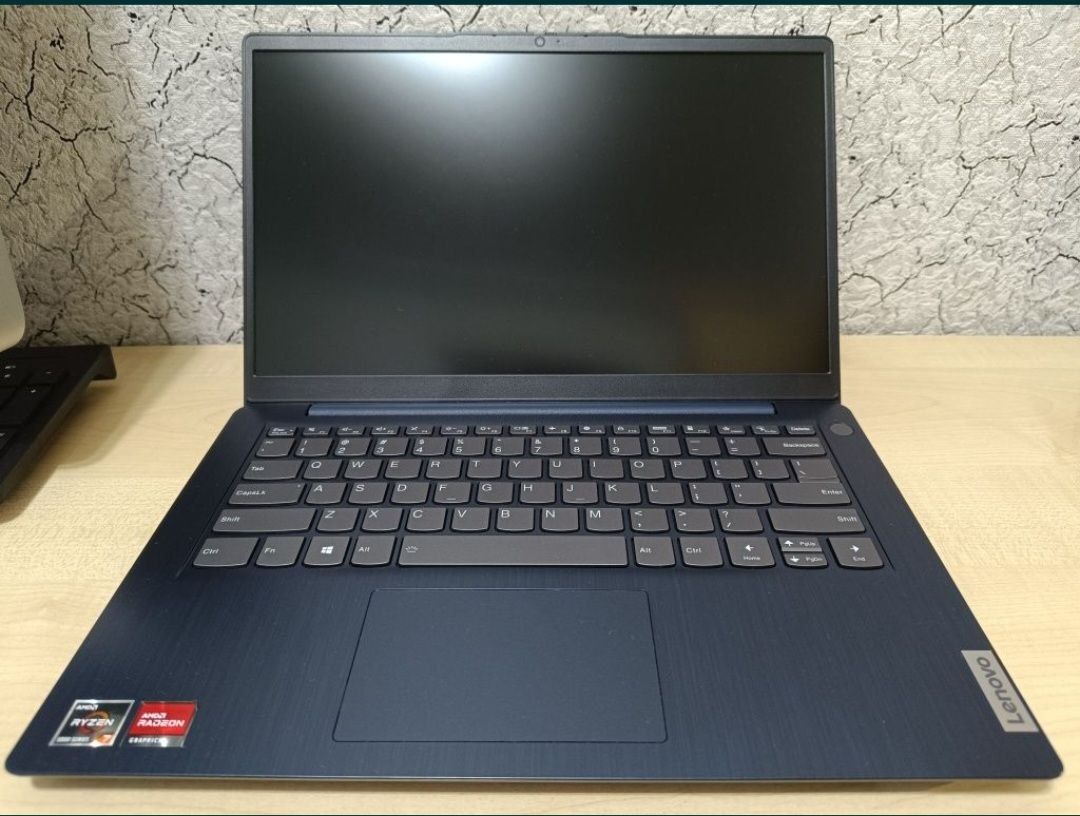 Мощный ноутбук Lenovo Ideapad 3 /Ryzen 7 5700