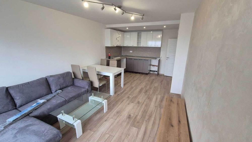 Дава се под наем Двустаен апартамент в Варна, Младост 1 - 61 кв.м за 120000 € - Снимка #2