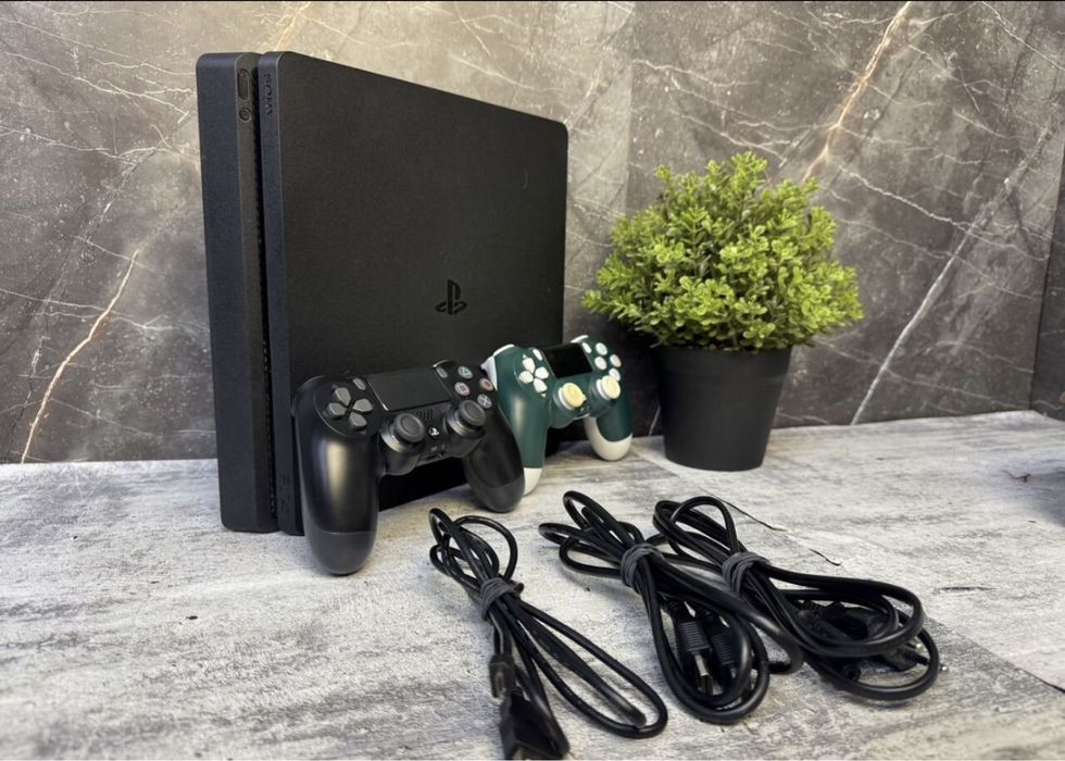 PS4 sli 500GB с FC 25, UFC 3,4, Battlefield, F1,  и 160+ игр