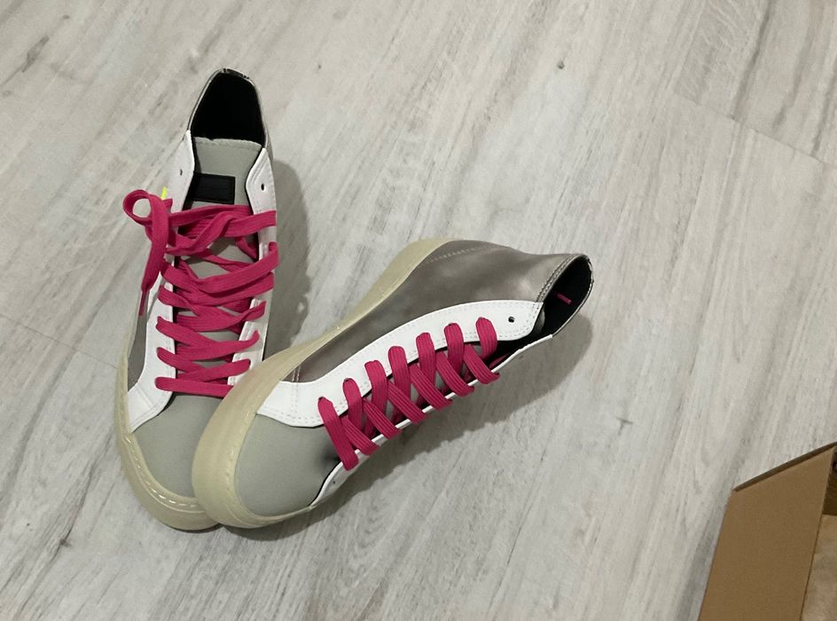 Нови сребристи кецове