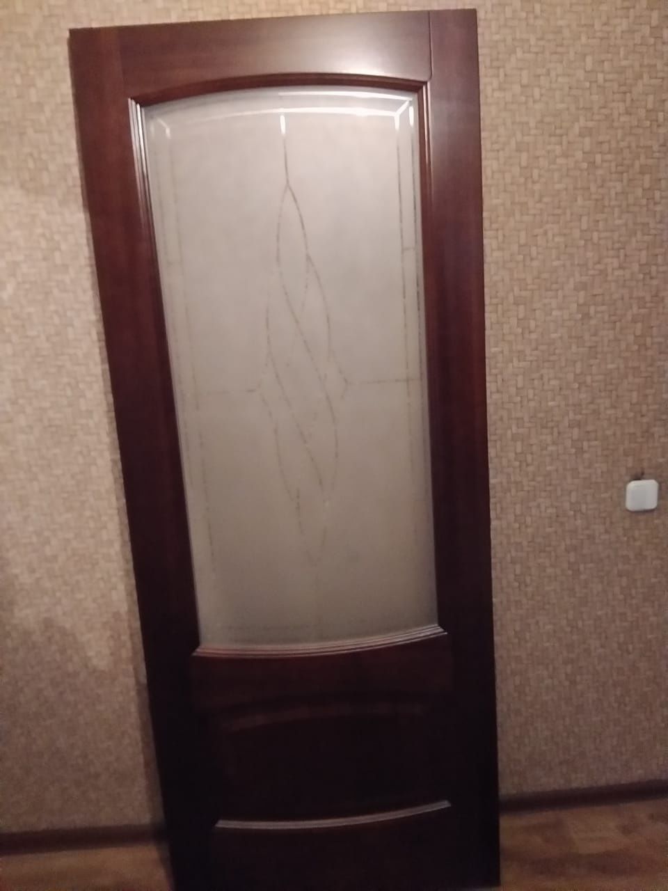 Двери межкомнатные ( массив дерева, Беларусь)