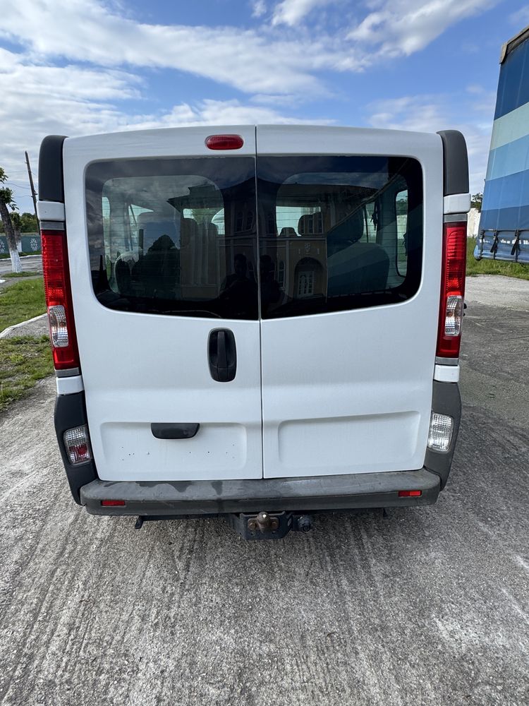 Opel vivaro 9 locuri,euro 5 si renault trafic duba 3 locuri de vanzare