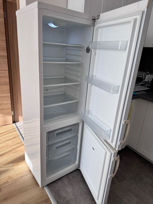 Свободностоящ Хладилник Amica