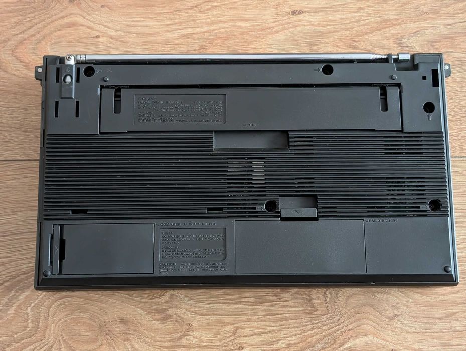 Vând urgent S0ny ICF-C1100 si 2001 , 200 RON