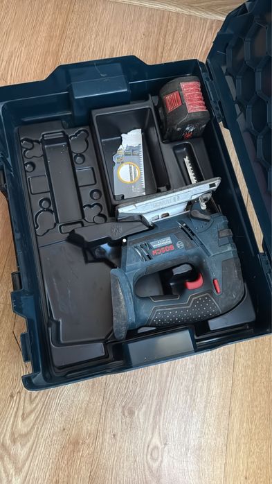 Vand pendular bosch cu baterie pro core 2023