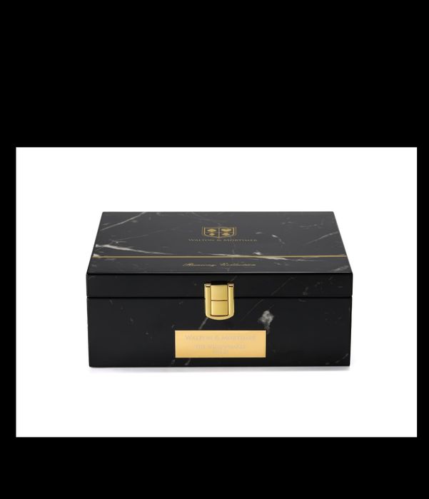 Слънчеви очила с златно покритие.

Часовници

Мода

Монети и марки

Ко