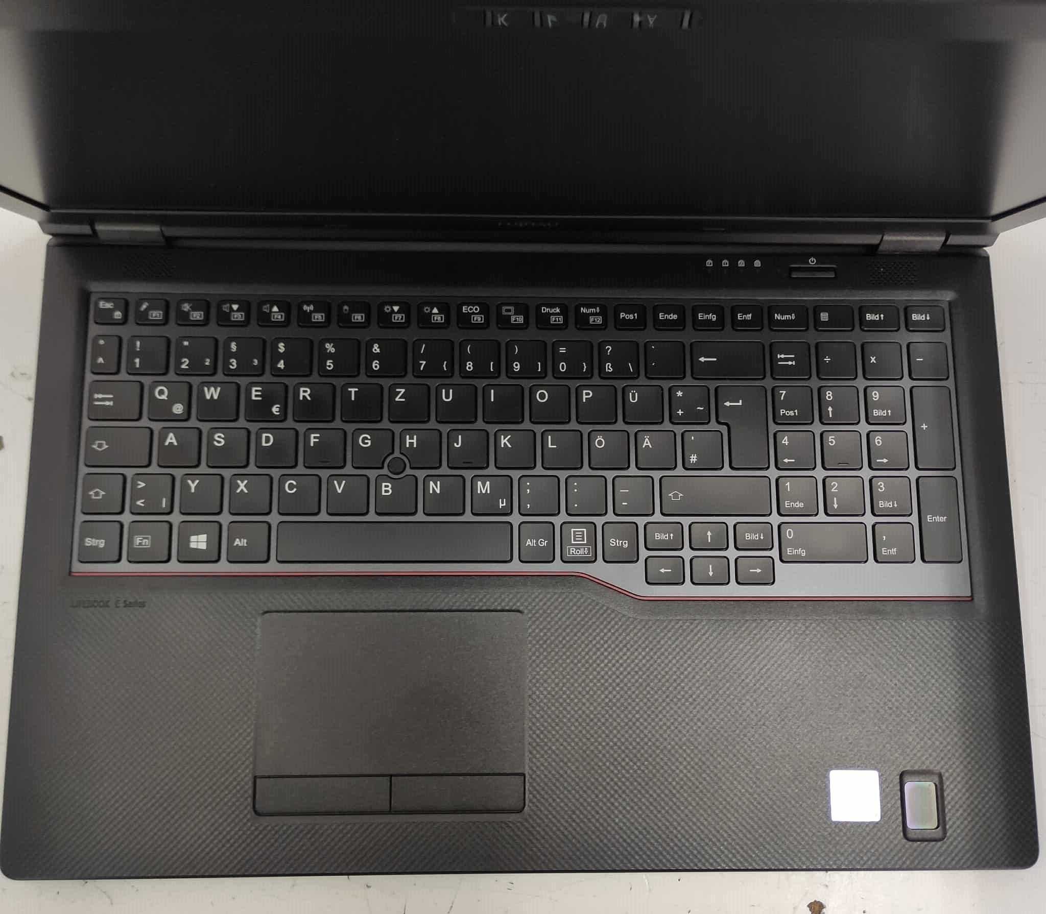 Лаптоп FUJITSU LifeBook E558 - Бургас ТЕРПОТЕХ