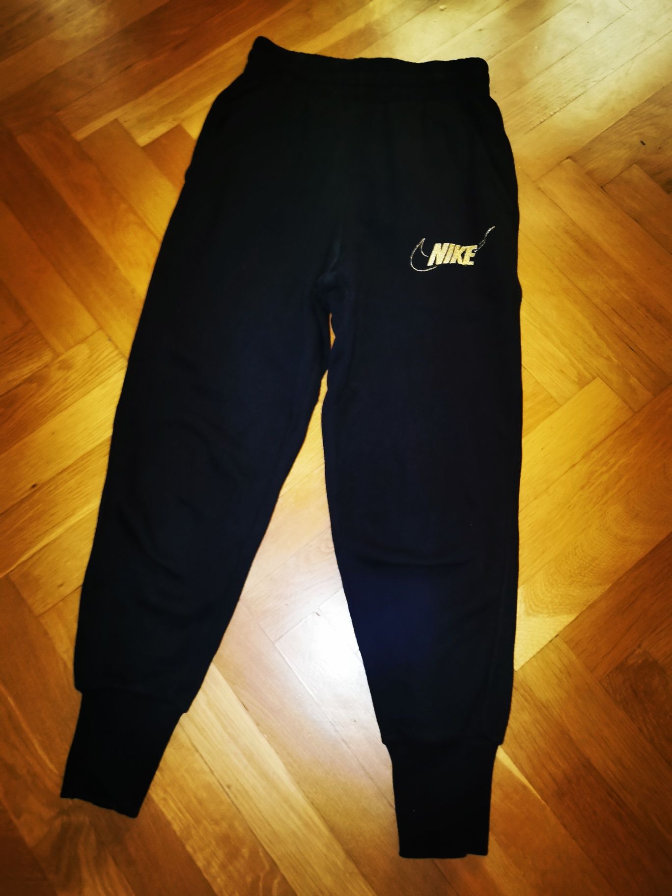 Nike долнища за деца