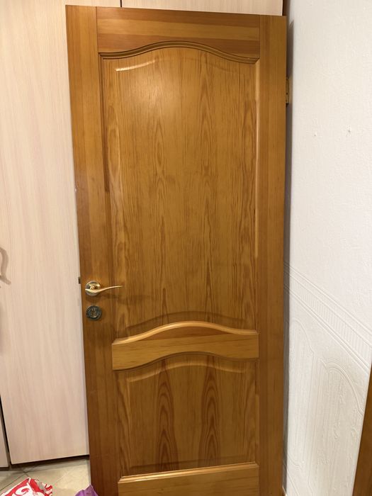 Дверь деревянная продам
