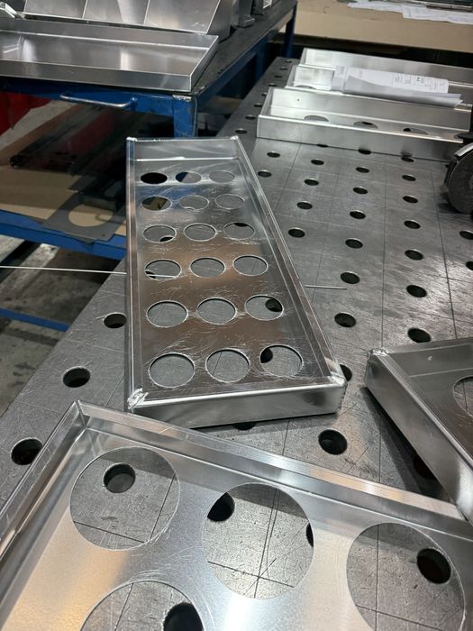 Vând suport de flori