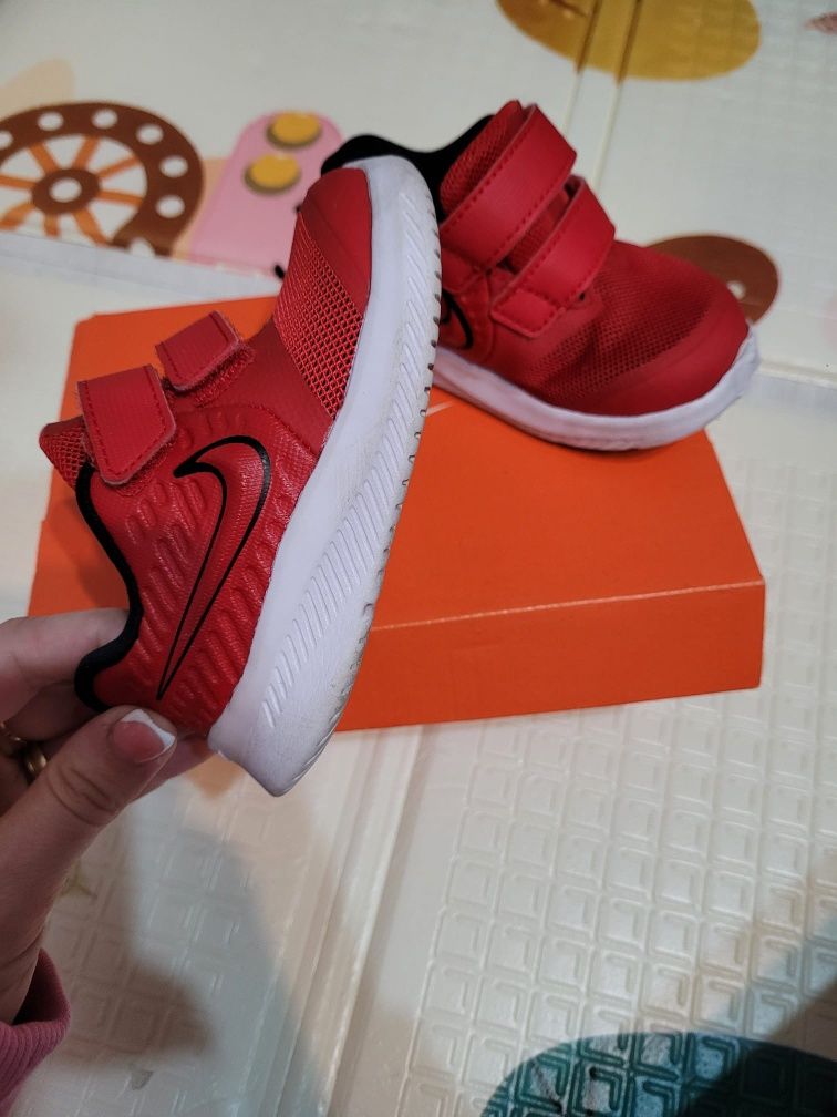 Adidasi Nike pentru bebelusi