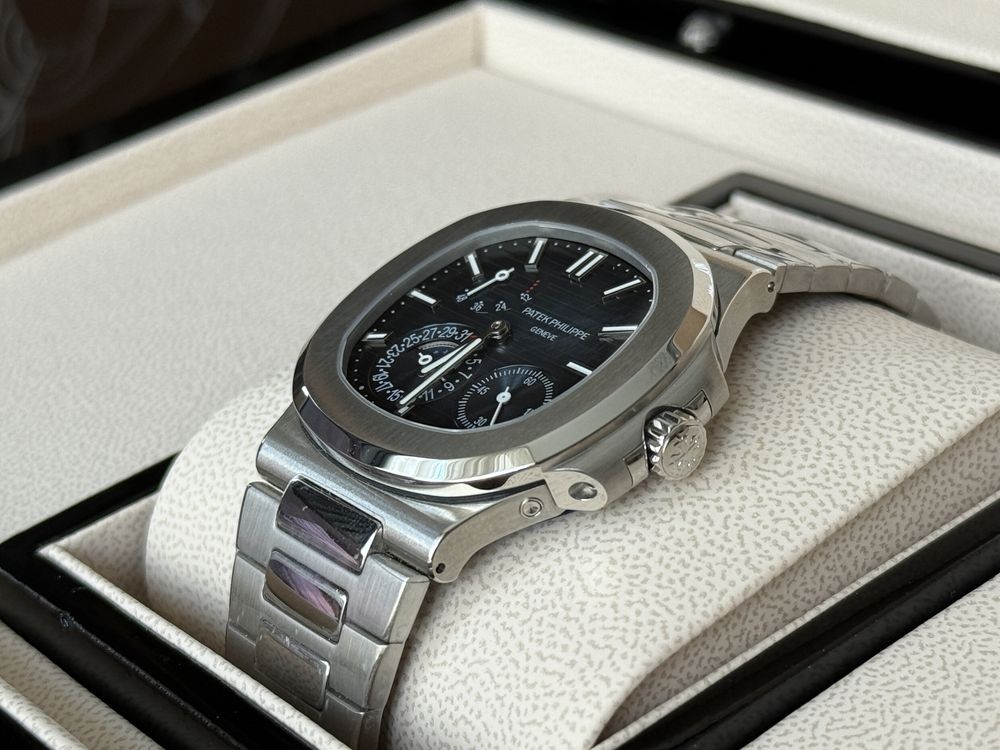 Часы Patek Philippe Nautilus
