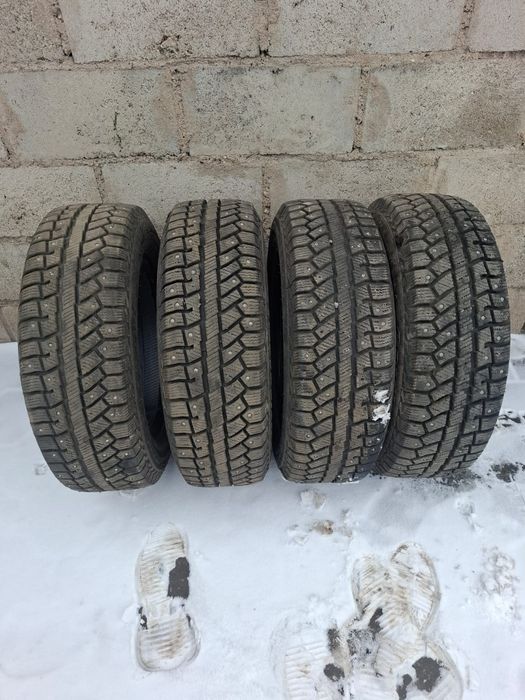 Продаю зимние шипованные шины 195/65 R 15.