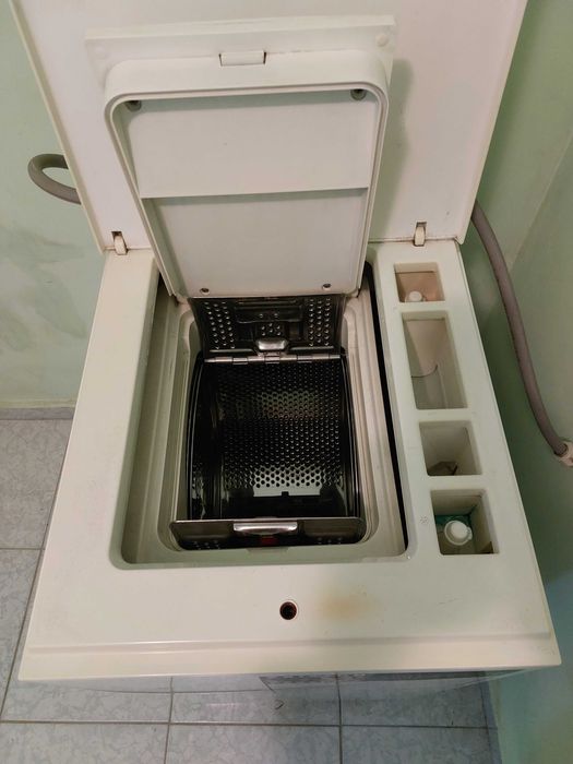 Пералня ARISTON с горно отваряне