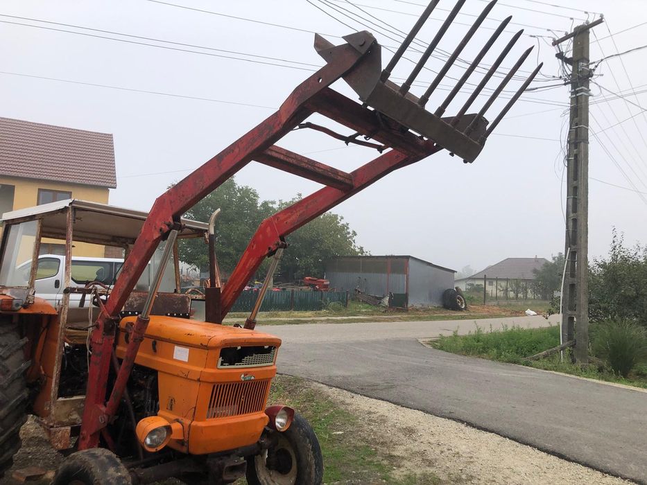 Vând tractor fiat 450