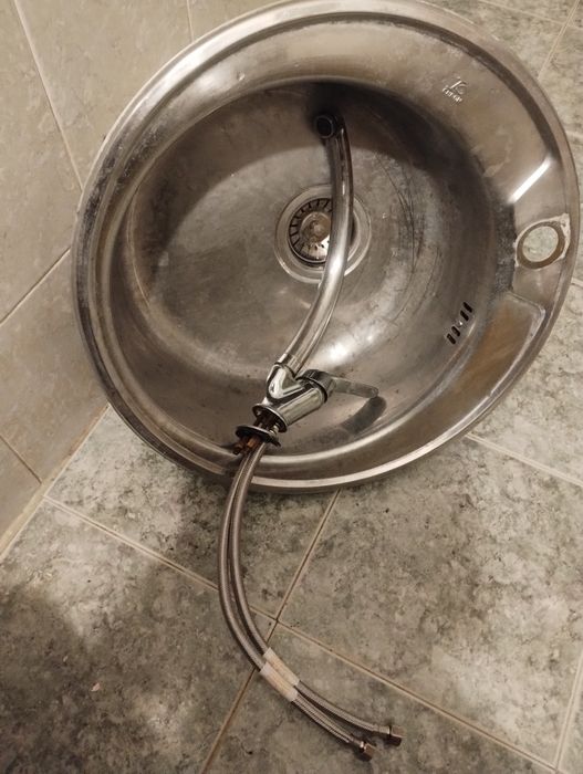 Мивка със смесител